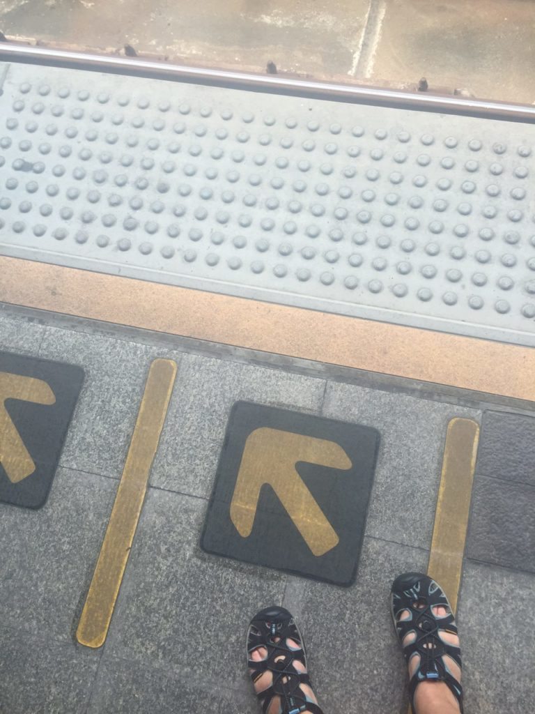 Where to stand and wait for the arriving train
