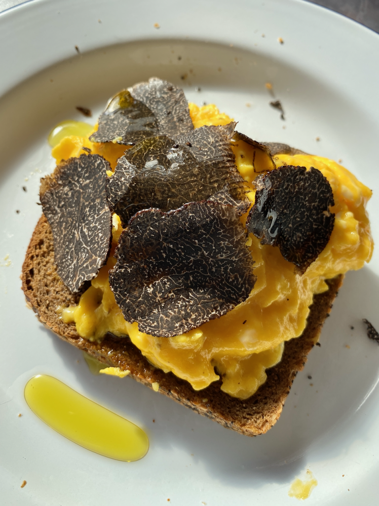 scrambled eggs with truffle